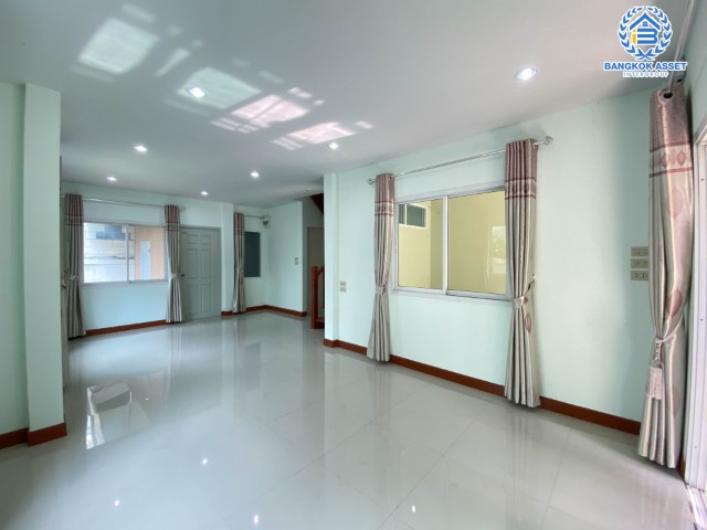 *****ทาวน์เฮ้าส์มือสอง โครงการ บัวทองธานี พาร์ควิลล์ 12 กาญจนาภิเษก หลังมุม! บนเนื้อที่ 28 ตร.ว. ฟังก์ชัน 3 ห้องนอน 2 ห้องน้ำ 1 ที่จอดรถ แถมฟรี! เครื่องปรับอากาศ เครื่องทำน้ำอุ่น ไม่เคยเข้าอยู่ ใกล้เซ็นทรัลเวสต์เกต เพียง 5 นาทีก็ถึงรถไฟฟ้าสายสีม่วง "สถานีบางพลู"